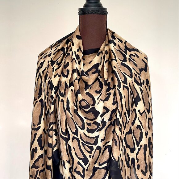 New Gucci Animal Print Stole Silk Satin Scarf with Gucci Box - Picture 5 of 16